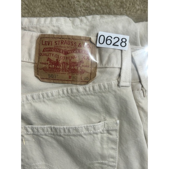 Vintage Levi's 501 Jeans Mens Cream Straight Leg Button Fly Distressed W32 L30 - Picture 8 of 8